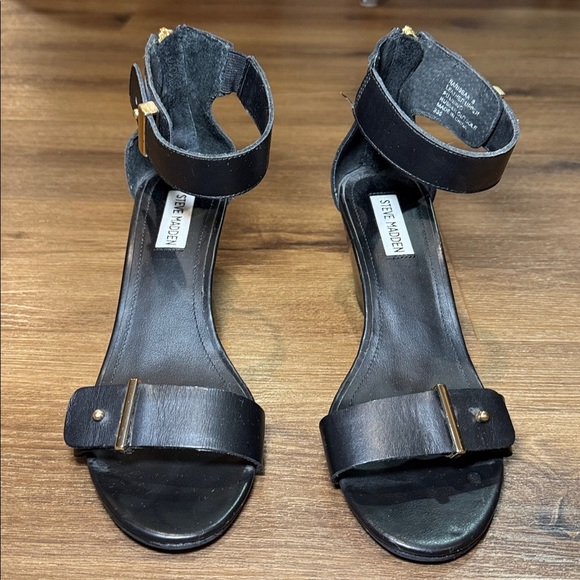 Woman's Steve Madden Black Narissaa Wedge. Size 8 - Picture 3 of 8